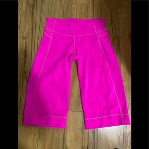 Ladies size 6 Lulu Lemon wide leg crops